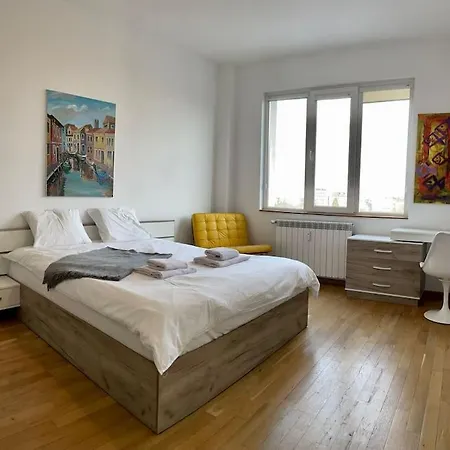 2Bd On Vitosha Street By Cosher Sofia Exterior photo