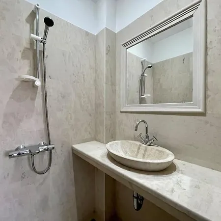 2Bd On Vitosha Street By Cosher Sofia Exterior photo
