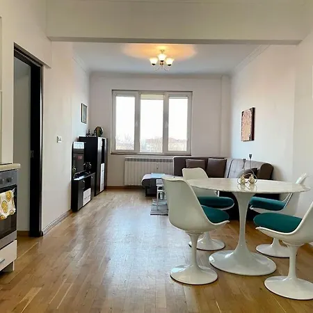 2Bd On Vitosha Street By Cosher Sofia Exterior photo
